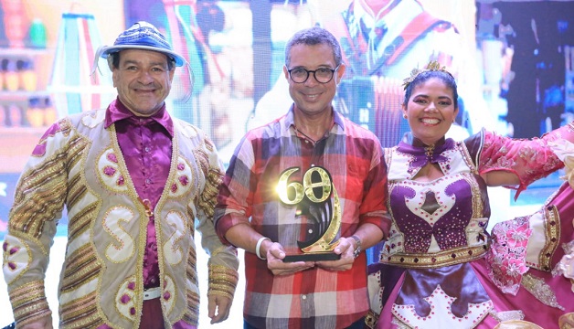 Governador Fábio Mitidieri junto a um casal de dança