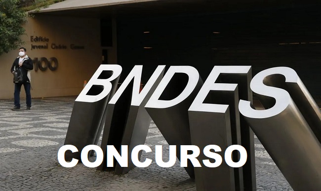 Imagem do letreiro do BNDES na fachada