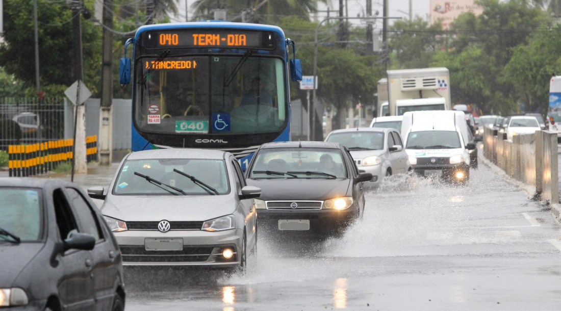 Alagamento na avenida de aracaju