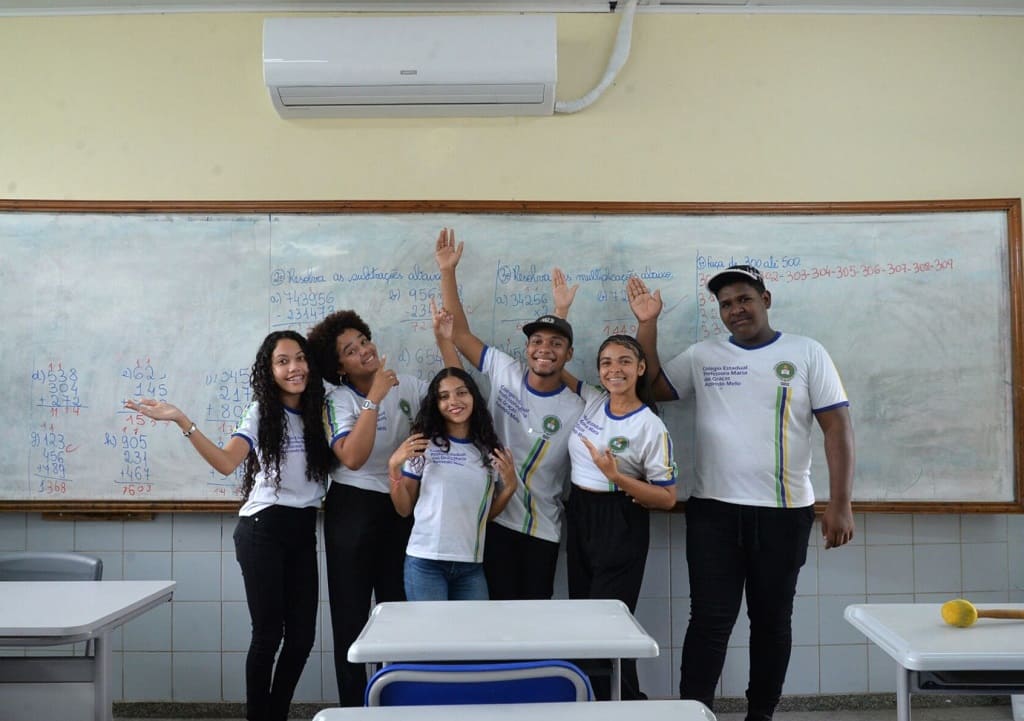 Alunos celebram climatizacao na sala de aula