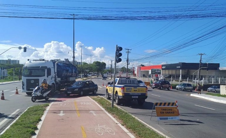 Av.Tancredo Neves