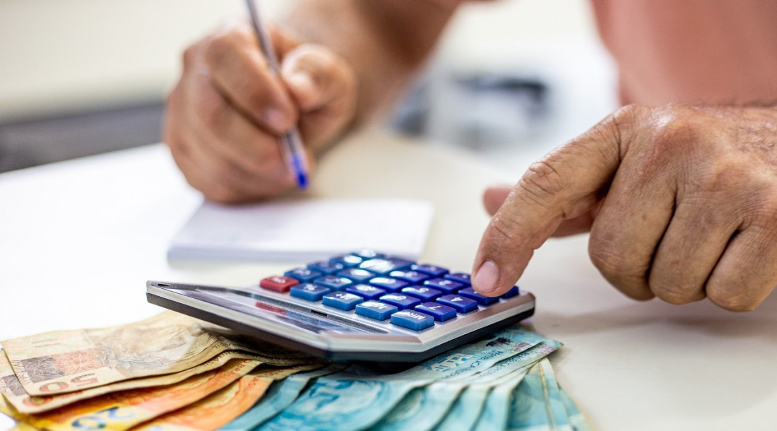 Calculadora e dinheiro