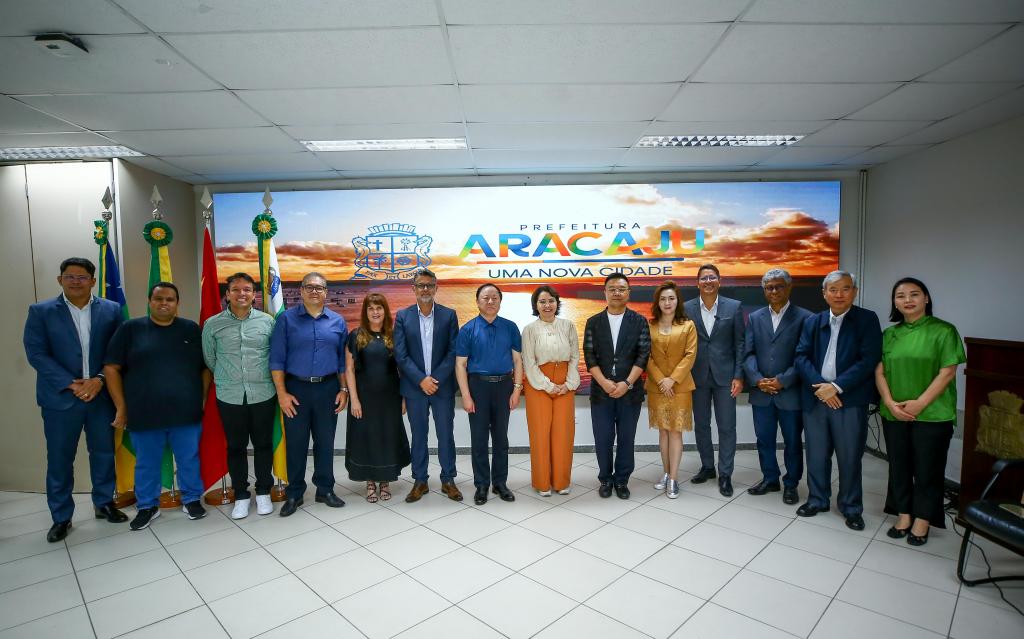 Emília recebe comitiva Chinesa