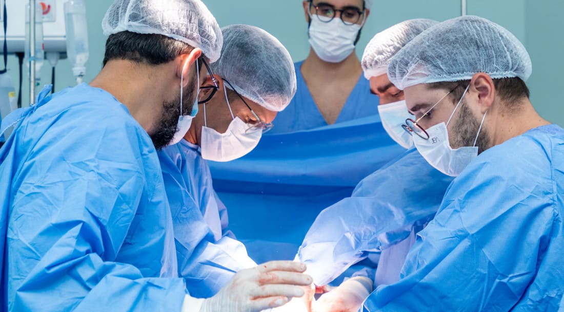 Operação na Fundação Beneficente Hospital de Cirurgia