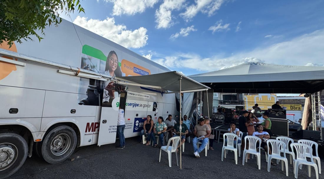 Ônibus do Mutirão de Empregos