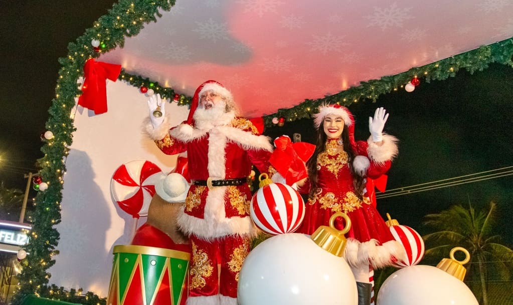Parada Natalina na Vila do Natal Iluminado