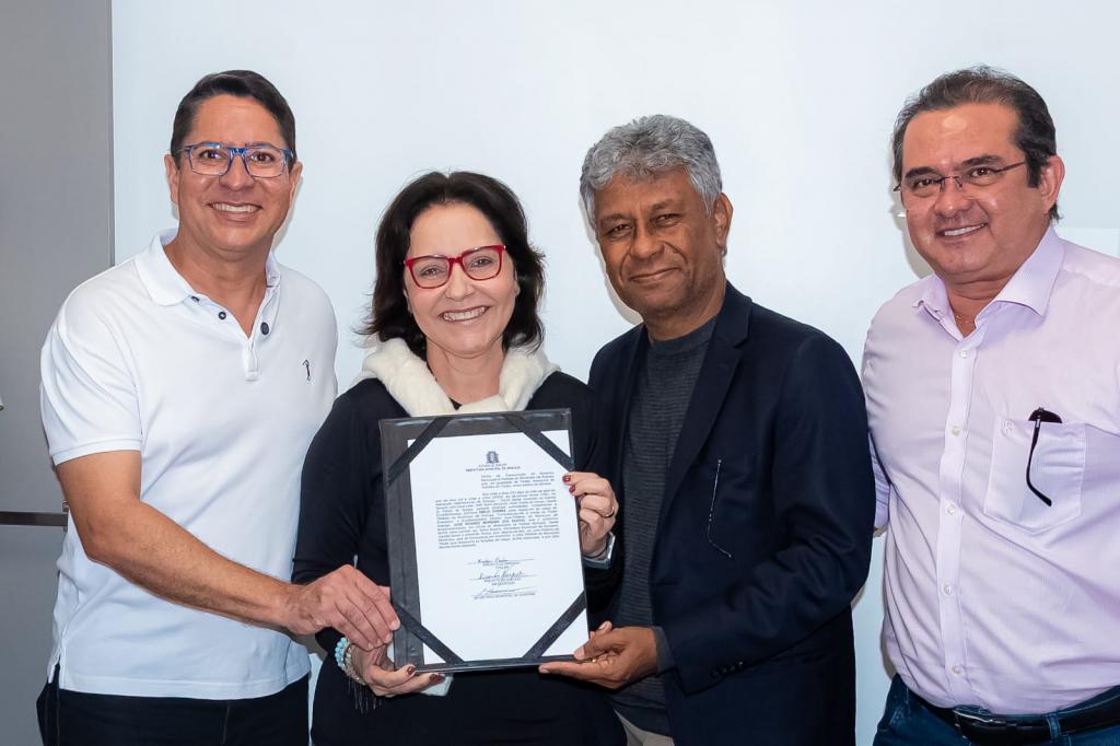 Emília Corrêa reassume Prefeitura de Aracaju