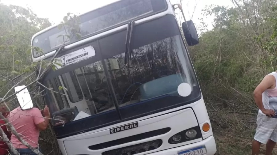 Ônibus cai de ponte em Nossa Senhora das Dores (SE) 