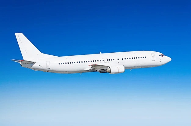 Avião voando