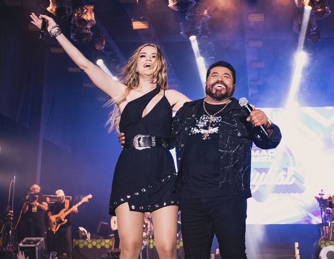 Vocalistas da banda Limão com Mel