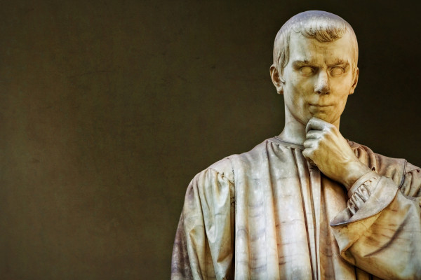 Imagem estátua de Maquiavel
