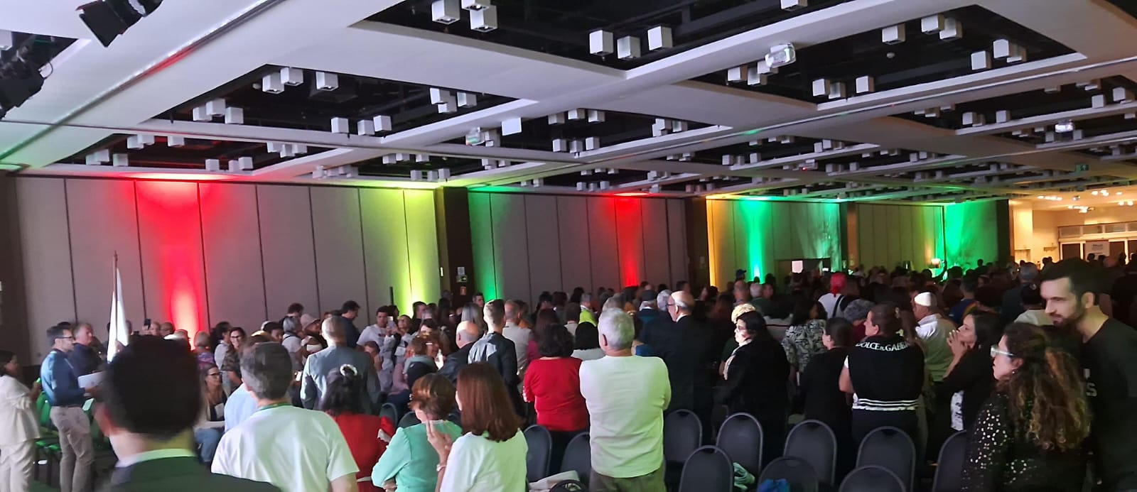 Público presente na noite de abertura do Congresso