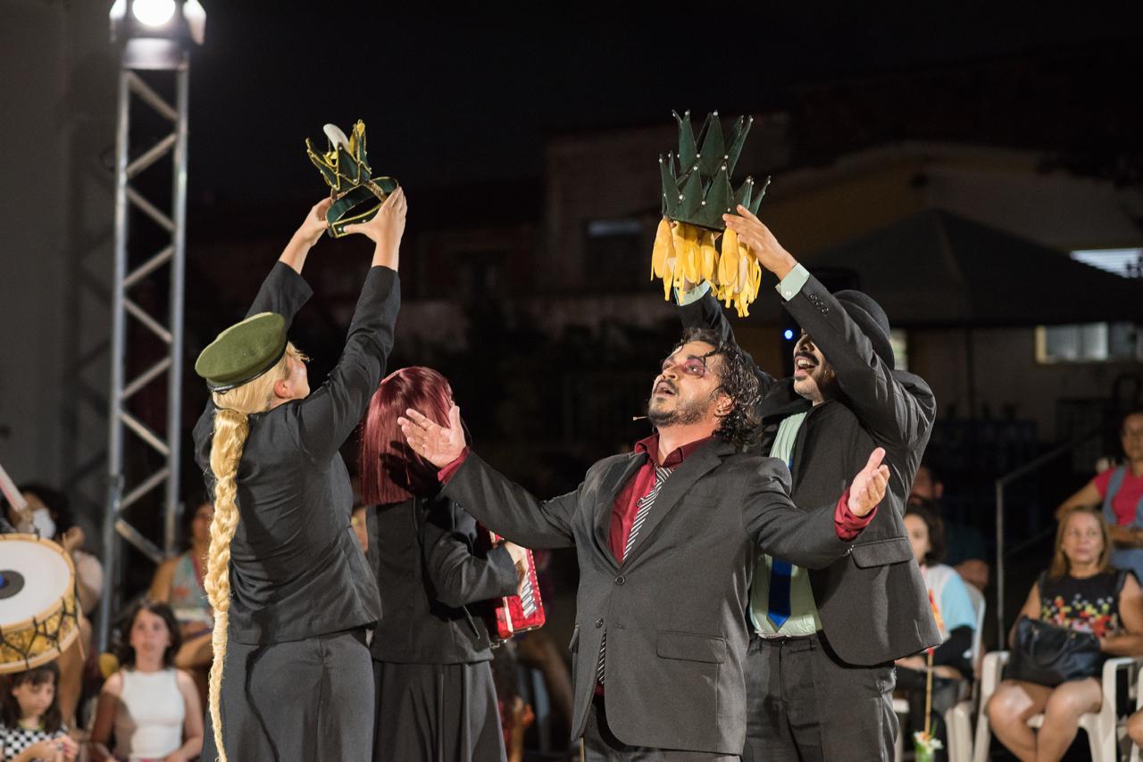 Grupos teatrais Clowns de Shakespeare, Facetas e Asavessa