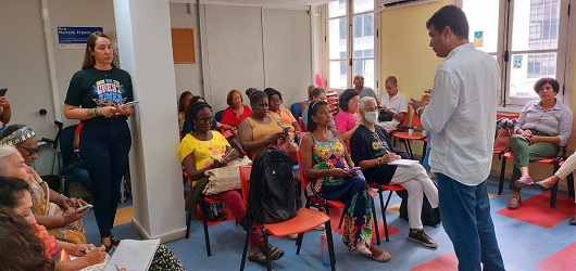 Reunião em sala de aula