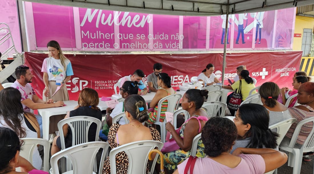 Ação no Espaço Cuidar Bugio fez parte dos esforços da secretaria em alusão ao Outubro Rosa / Foto: Irla Costa/Seasic