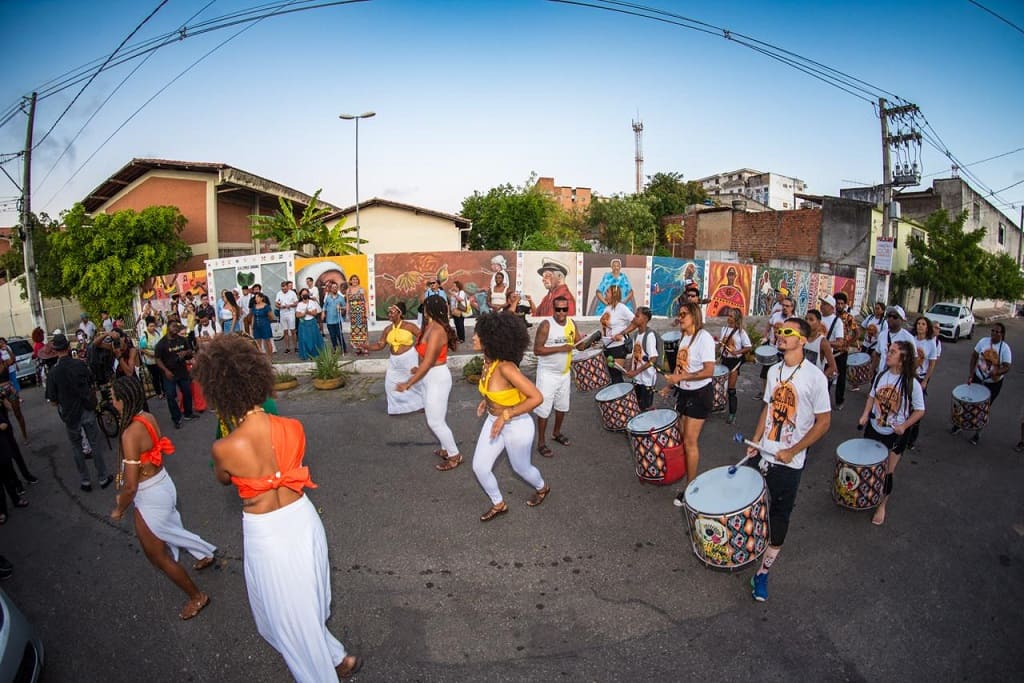 Cortejo de lançamento dos murais foi liderado pelo Grupo Descidão dos Quilombolas / Foto: Saulo Coelho
