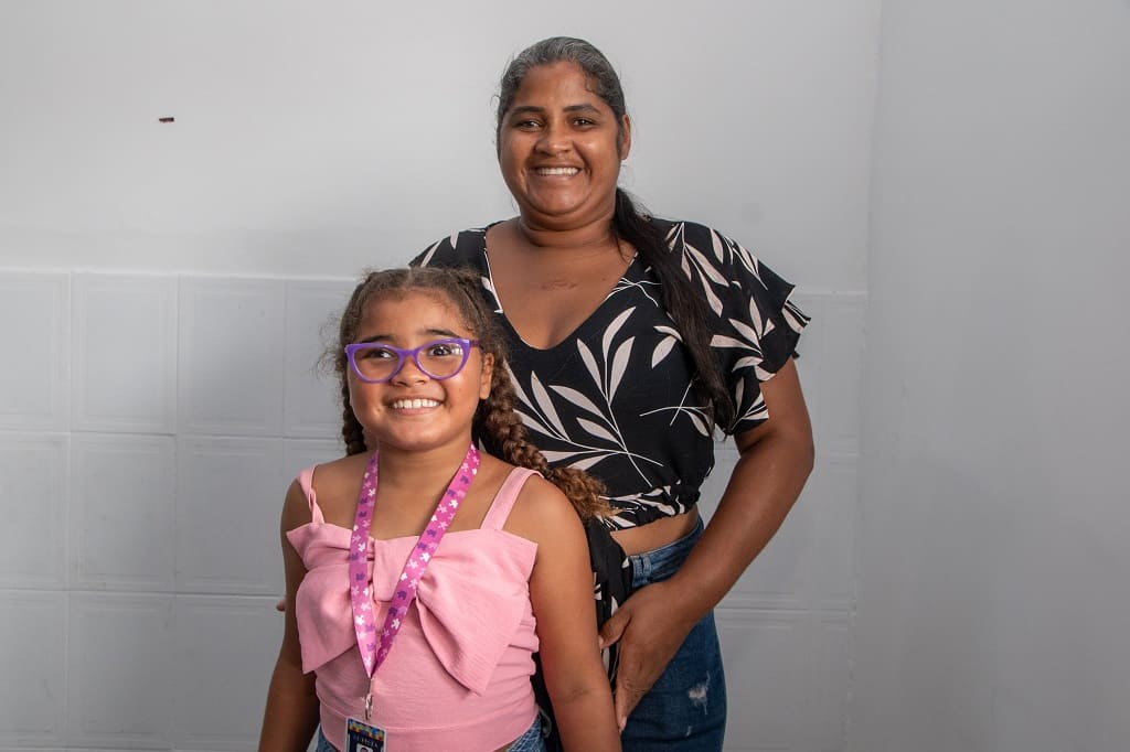 Tauane dos Santos e a filha