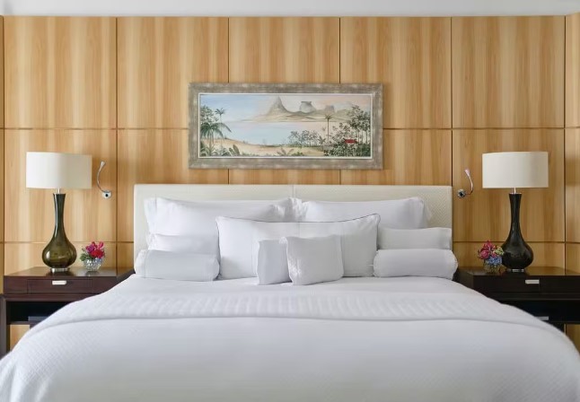 Detalhes da cama de uma das suítes 