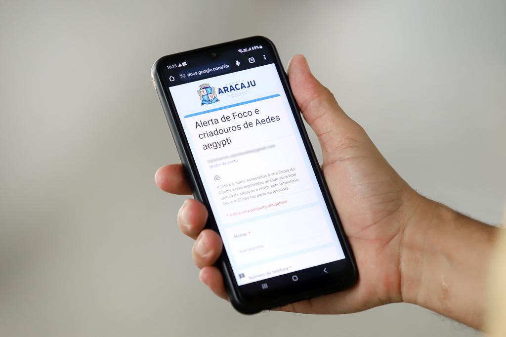 Tela do celular mostrando o site da prefeitura