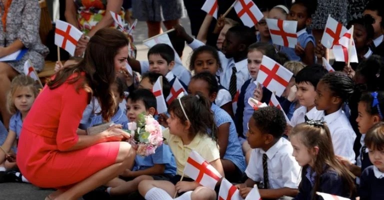 Princesa Kate Middleton com crianças